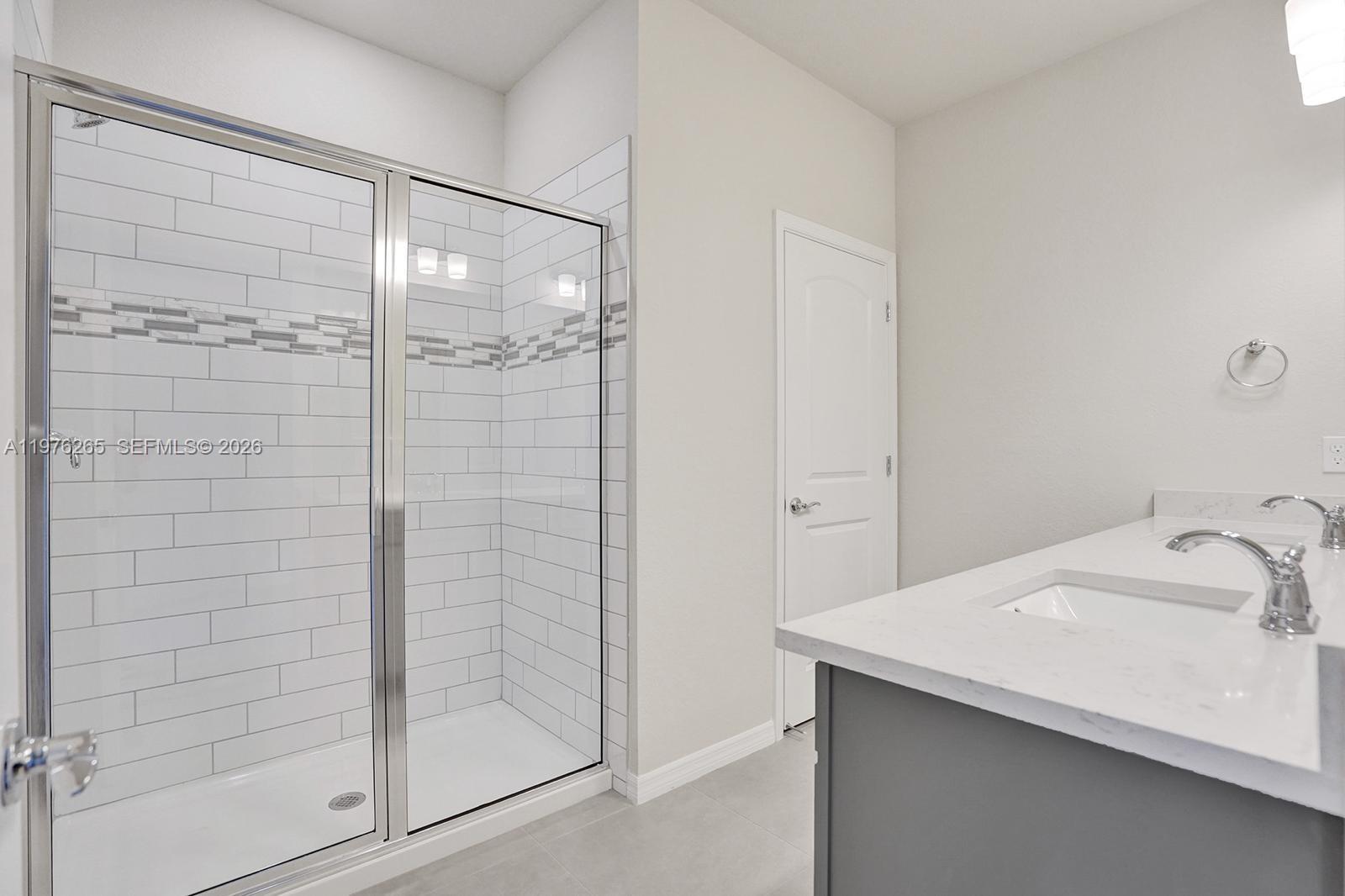 OAK TREE PROPERTY REDEVEL - Residential Lease