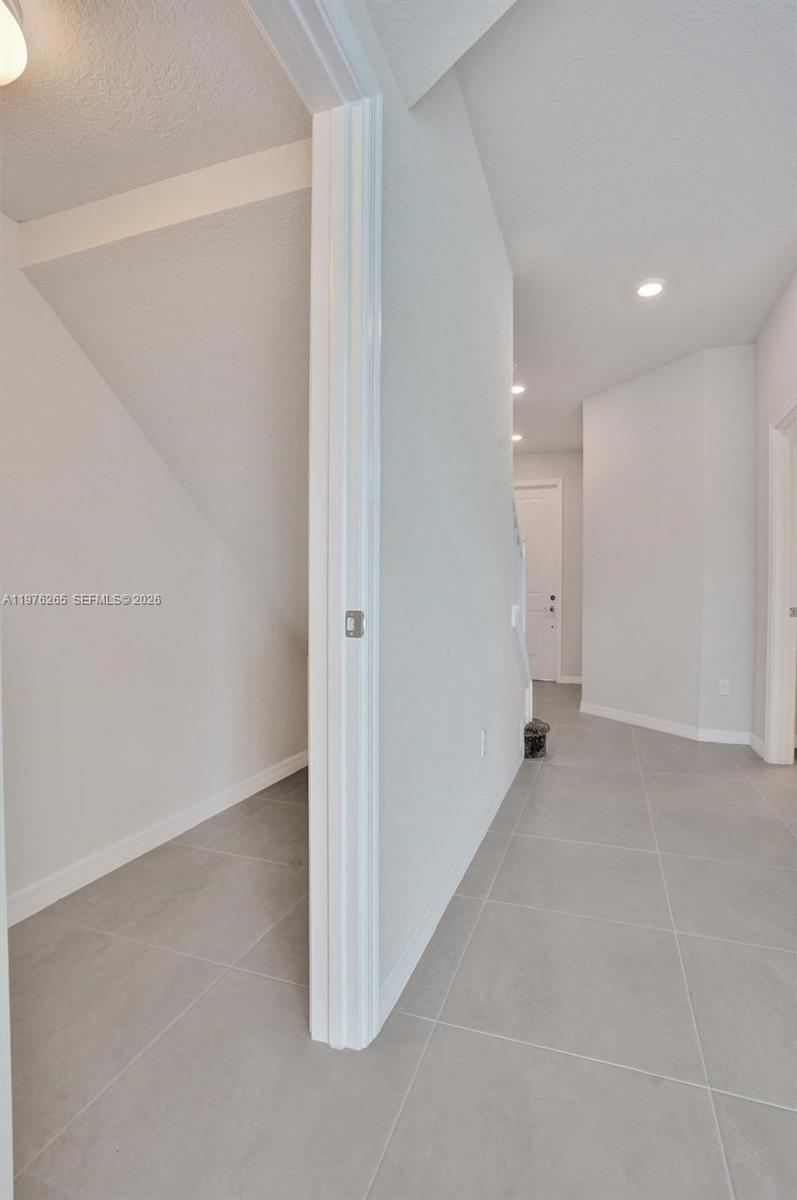 OAK TREE PROPERTY REDEVEL - Residential Lease