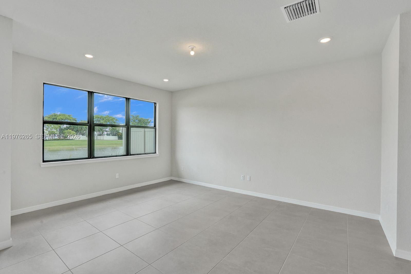 OAK TREE PROPERTY REDEVEL - Residential Lease