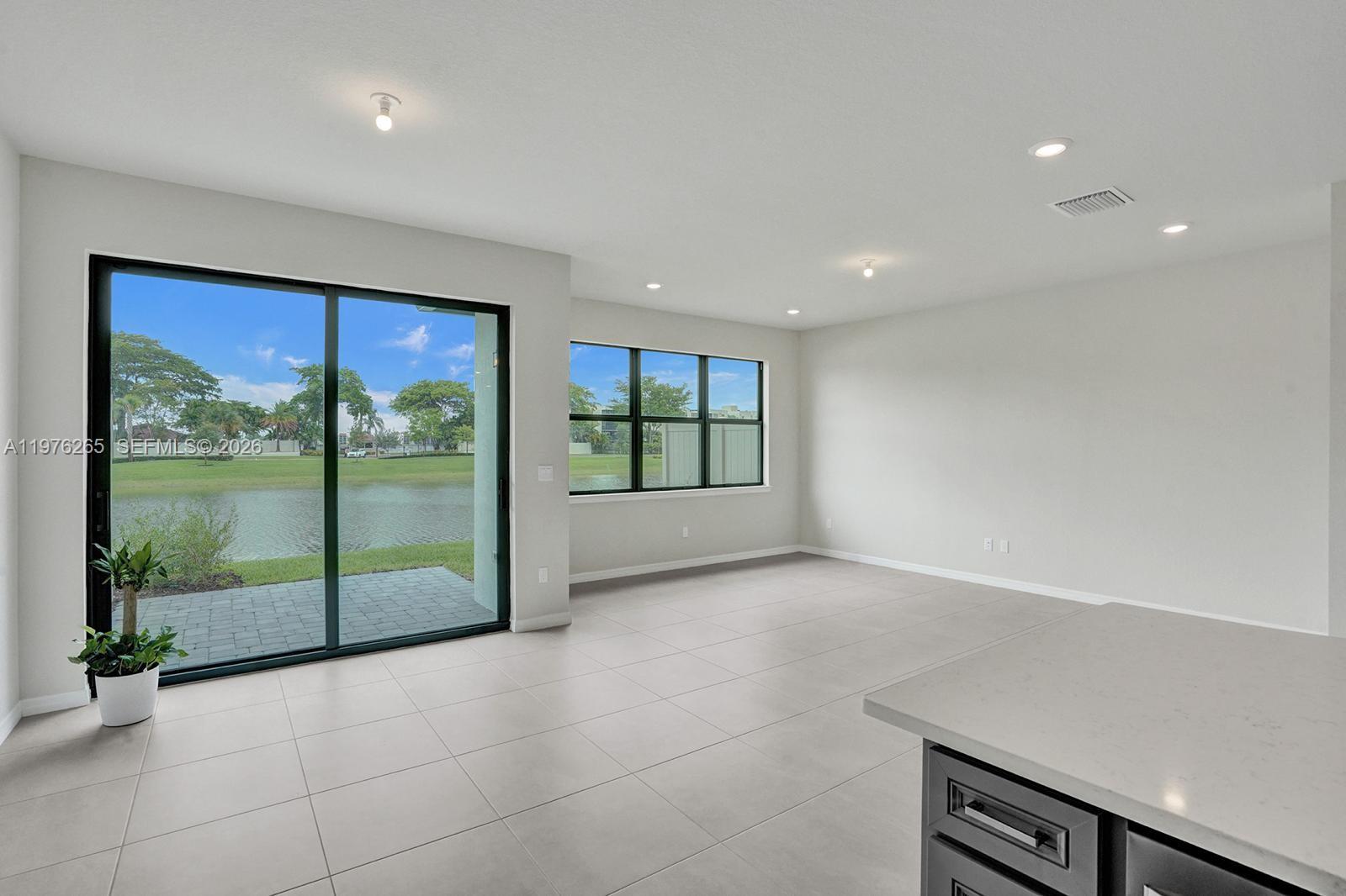 OAK TREE PROPERTY REDEVEL - Residential Lease