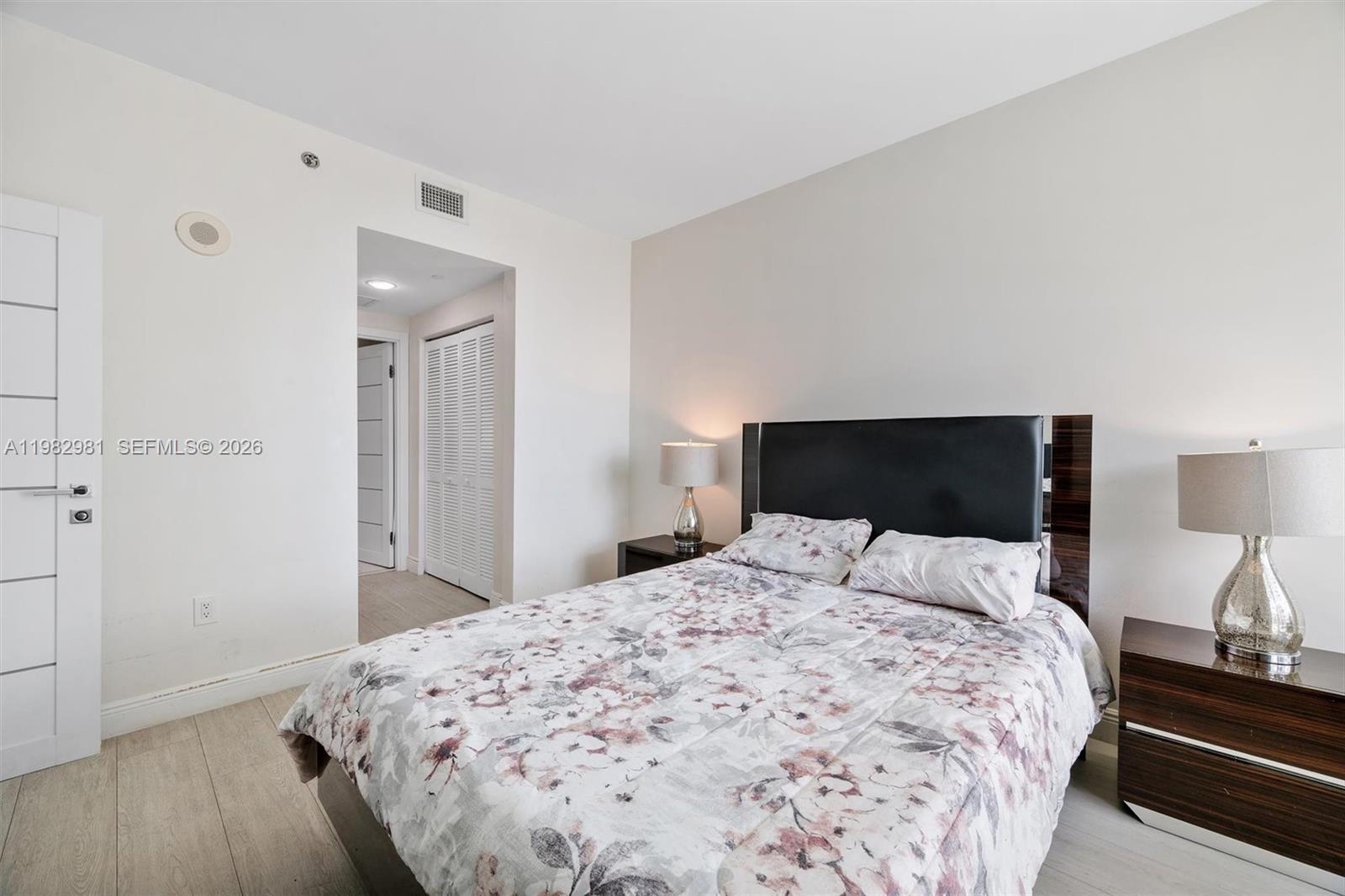 THE PLAZA 901 BRICKELL CO - Residential