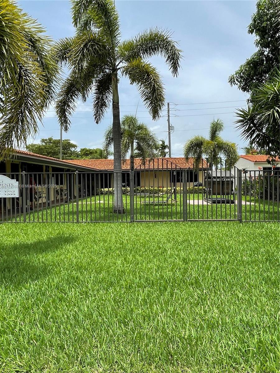 Rental Property at 811 Ne 10th St 4, Hallandale Beach, Broward County, Florida - Bathrooms: 1  - $1,500 MO.