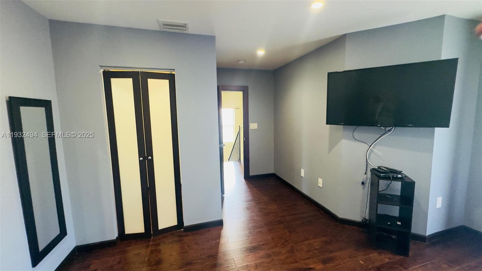 WEST LAKE VILLAGE PLAT - Residential Lease