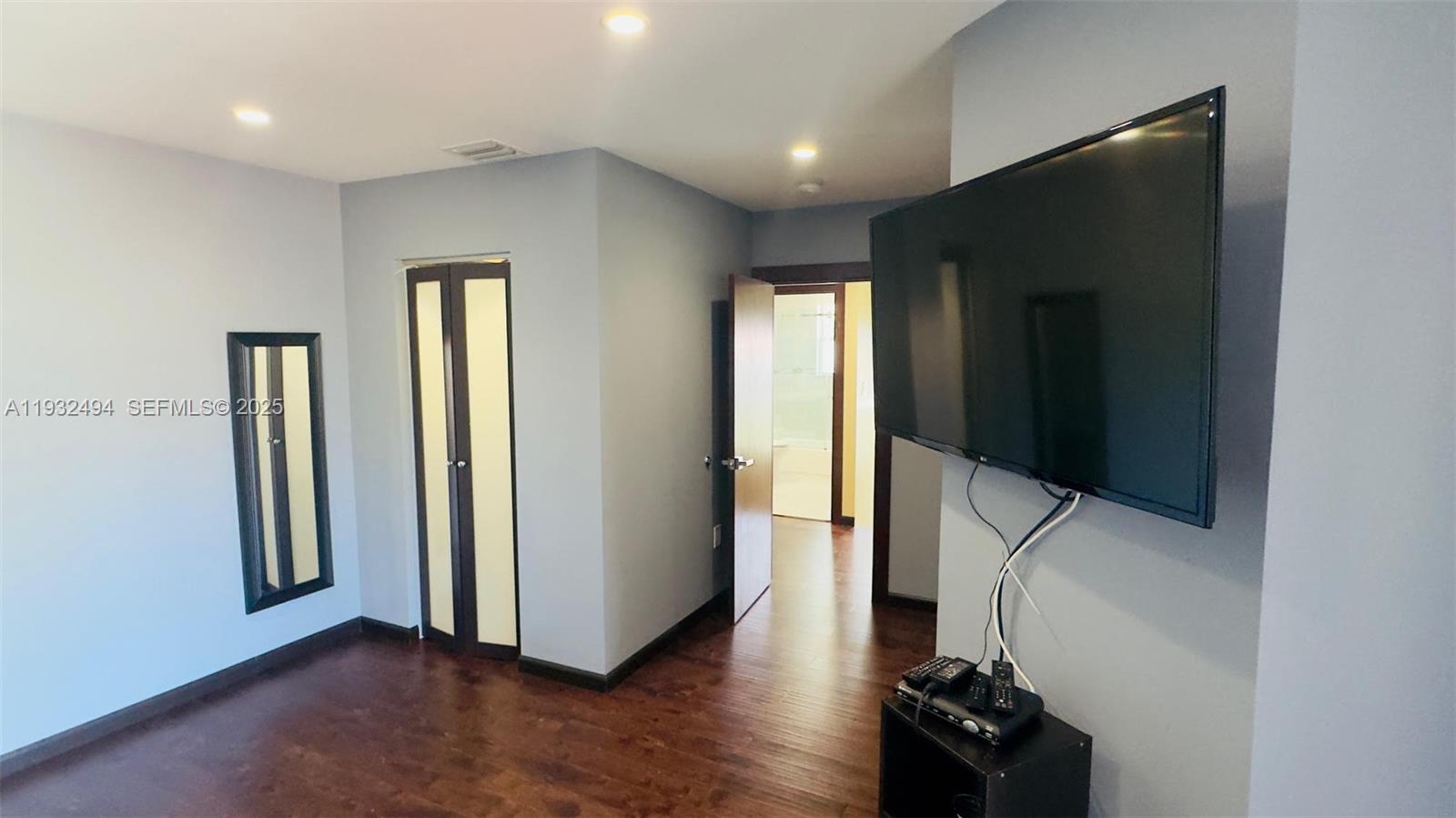 WEST LAKE VILLAGE PLAT - Residential Lease