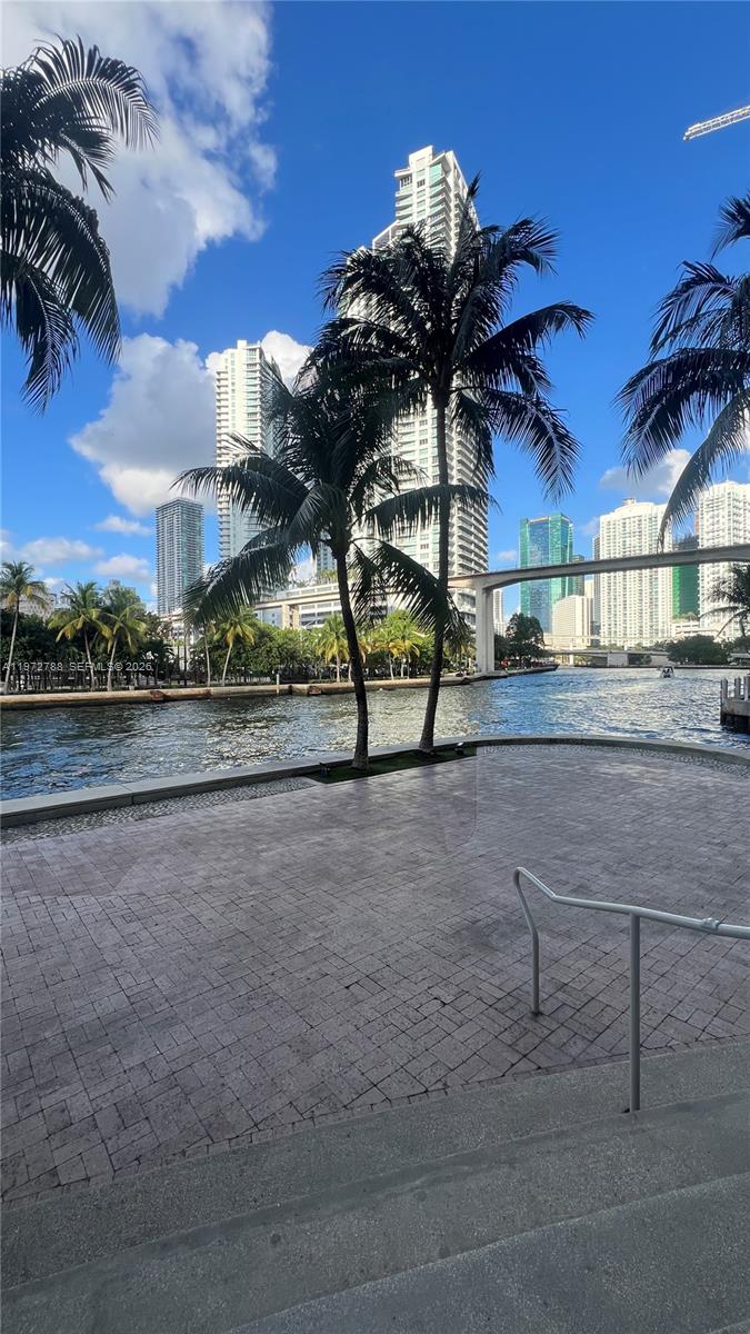 LATITUDE ON THE RIVER CON - Residential