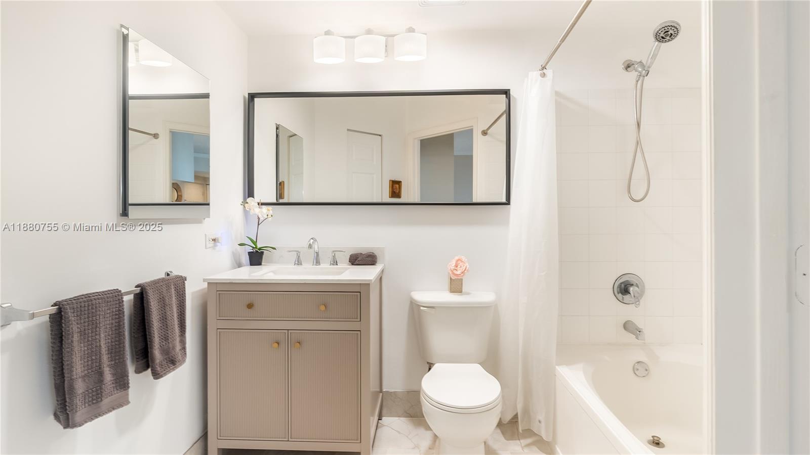 PORTO BELLAGIO CONDO - Residential Lease