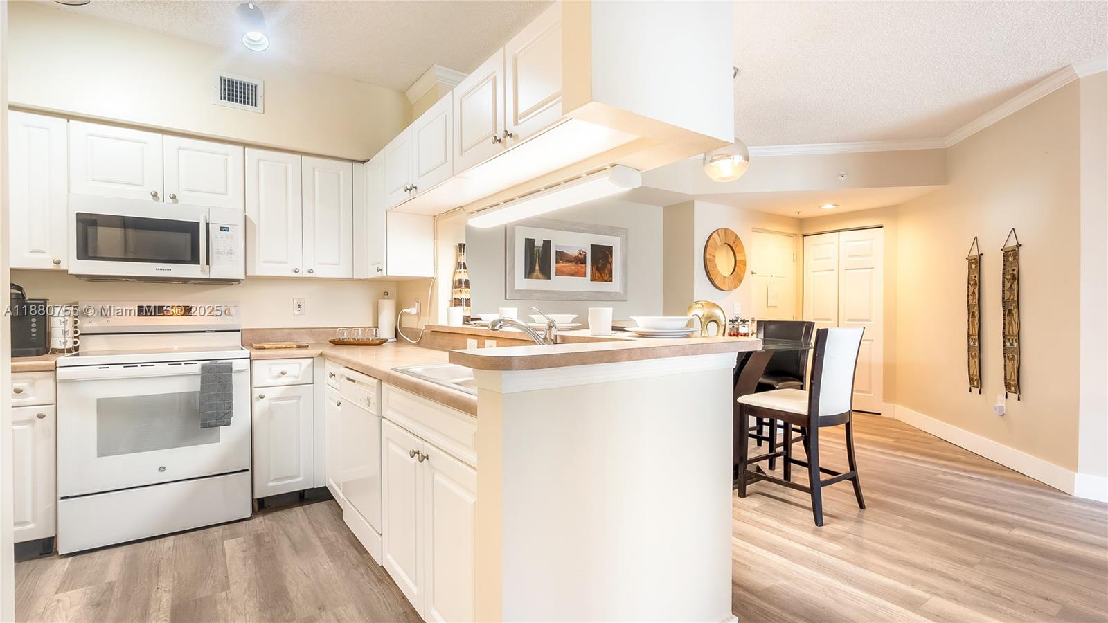 PORTO BELLAGIO CONDO - Residential Lease