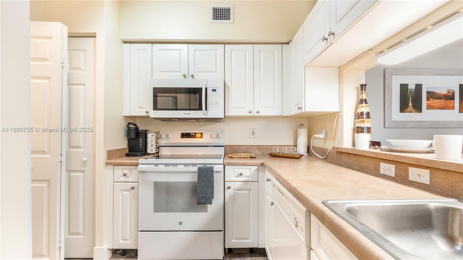PORTO BELLAGIO CONDO - Residential Lease