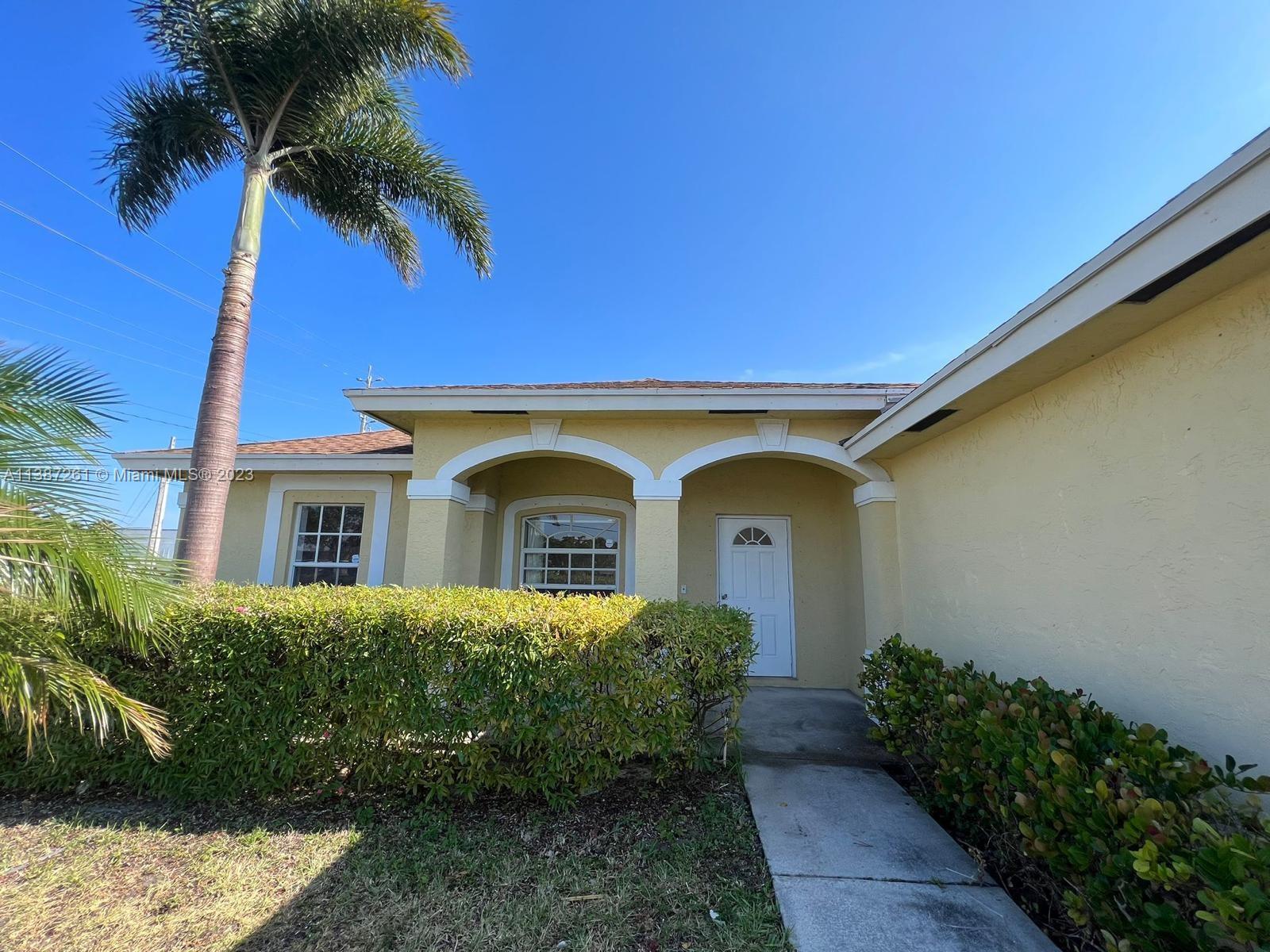 901 S 12th Ave S Ave, Lake Worth, Palm Beach County, Florida - 3 Bedrooms  
2 Bathrooms - 