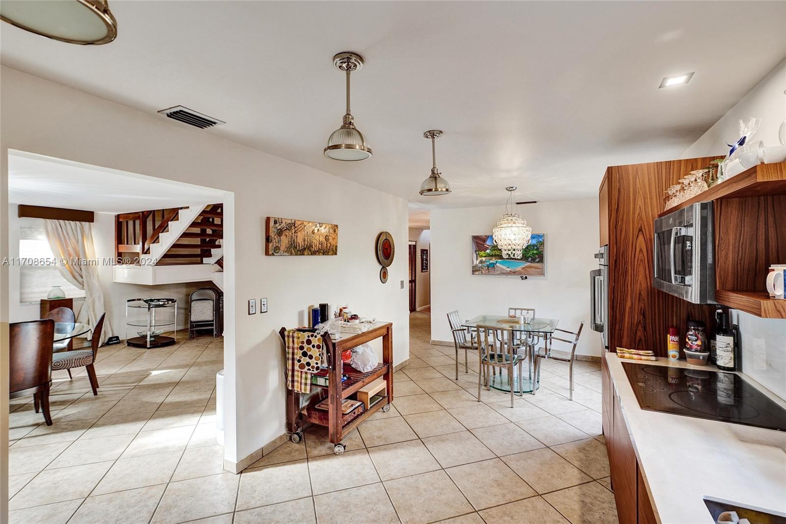 GOLDEN BEACH SEC E - Residential