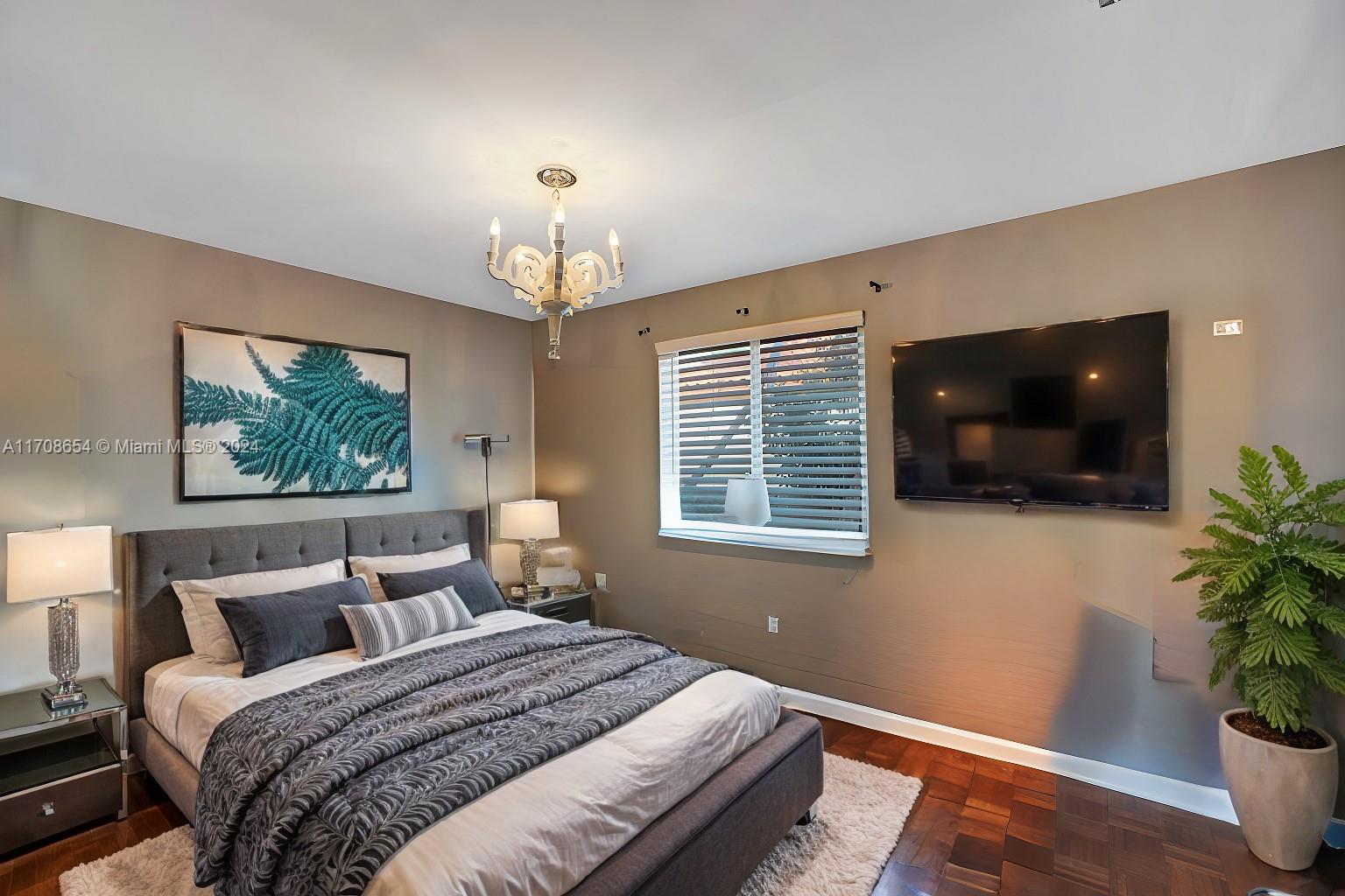 GOLDEN BEACH SEC E - Residential