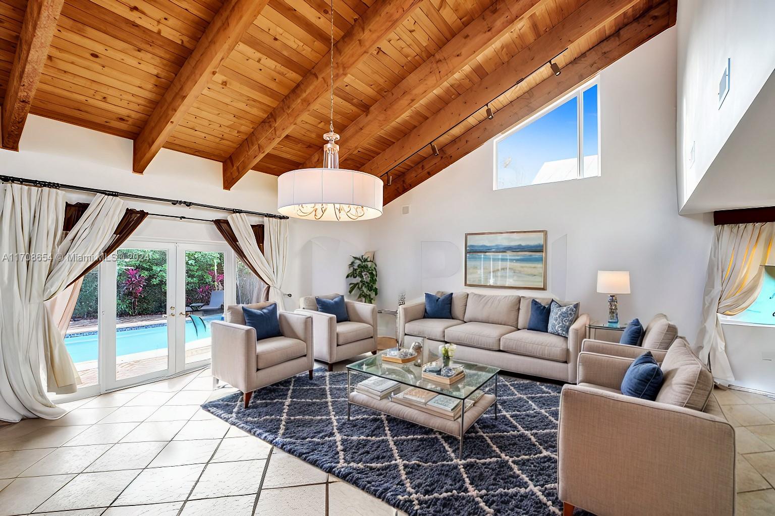 GOLDEN BEACH SEC E - Residential