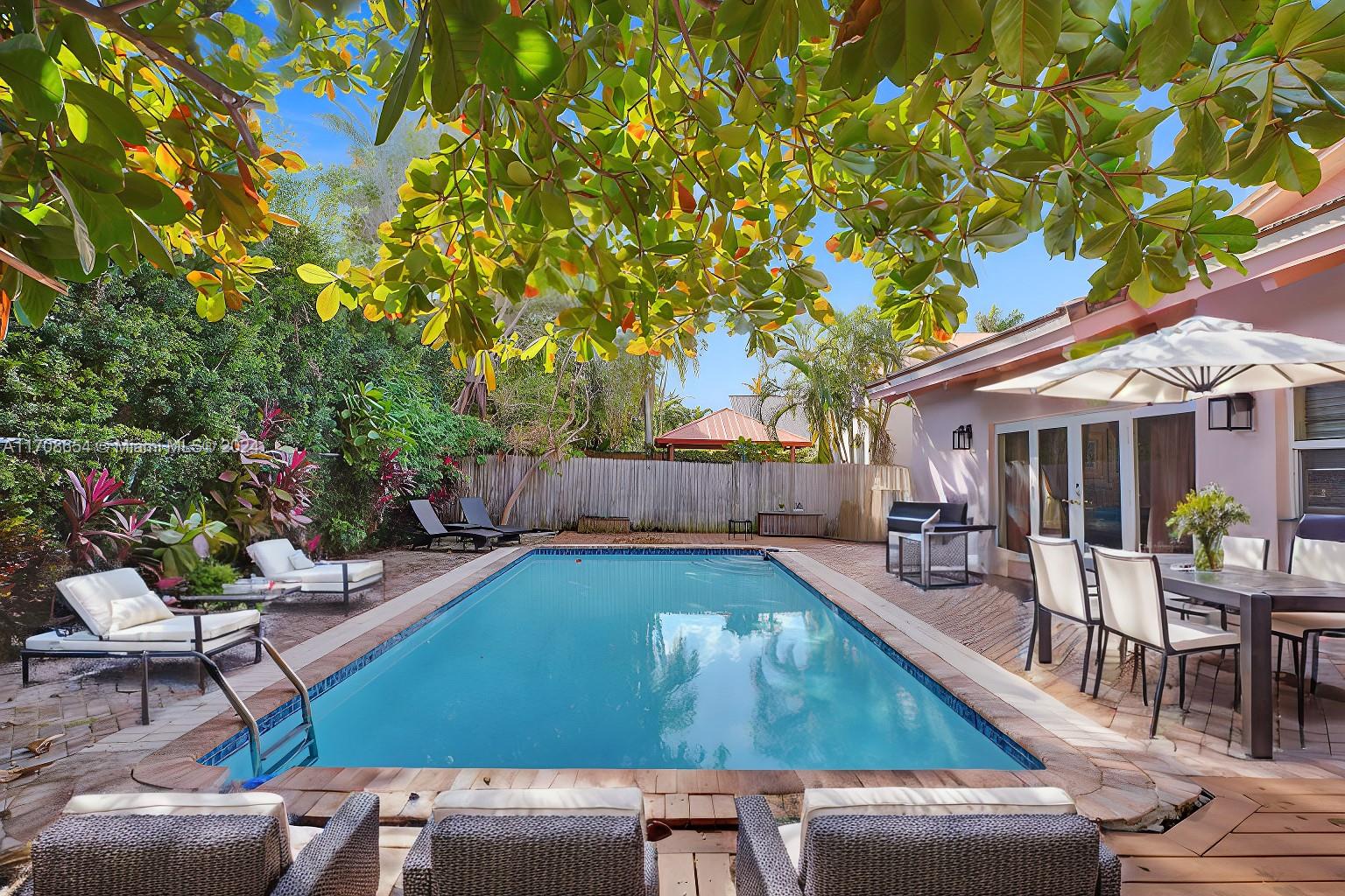 GOLDEN BEACH SEC E - Residential