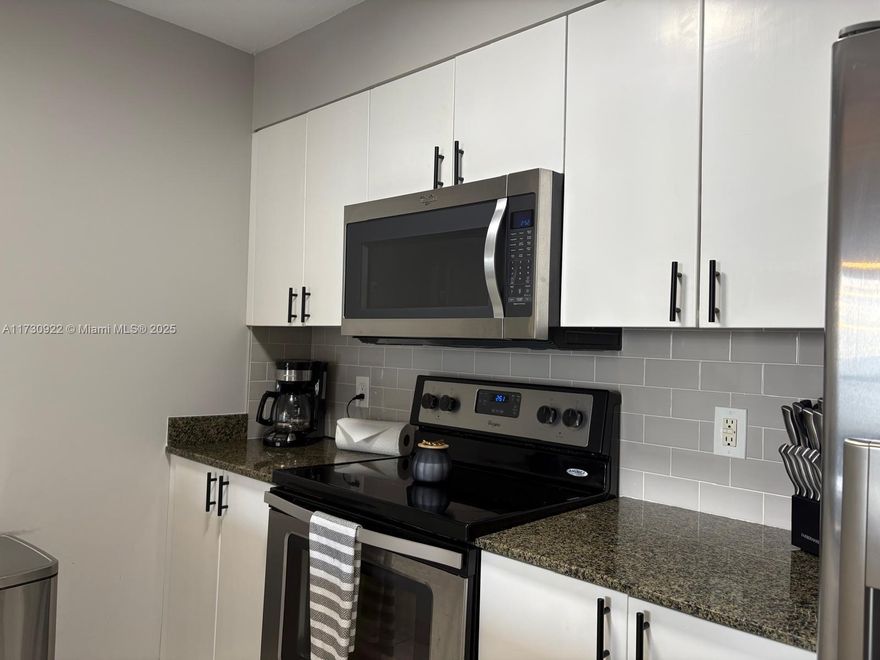 Excellent Location, at the heart of the Brickell Financial District. Great Investment Opportunity. Corporate rentals and SHORT TERM RENTALS, Assigned Parking and Valet service for second vehicle plus guest parking. Frond Desk and valet services. 2 Pools, Gym and Spa. Brickell Center and Mary Village around the Corner. Partial view to Ocean.  Great ROI!  BONUS ** Fully Furnished ! ***