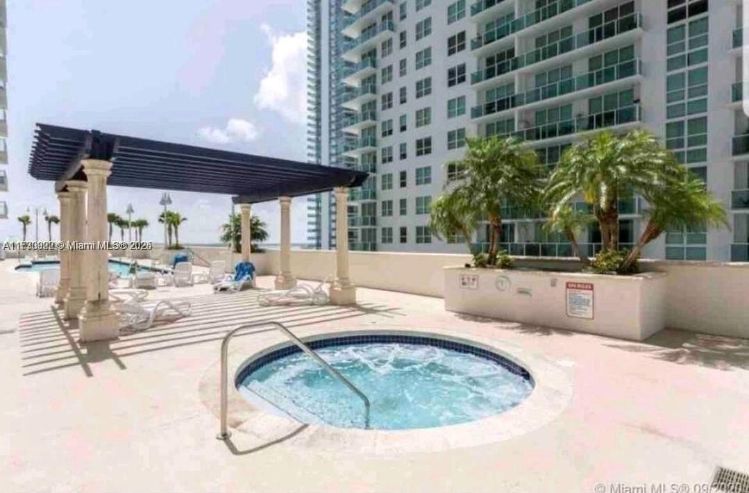 THE CLUB AT BRICKELL BAY - Residential