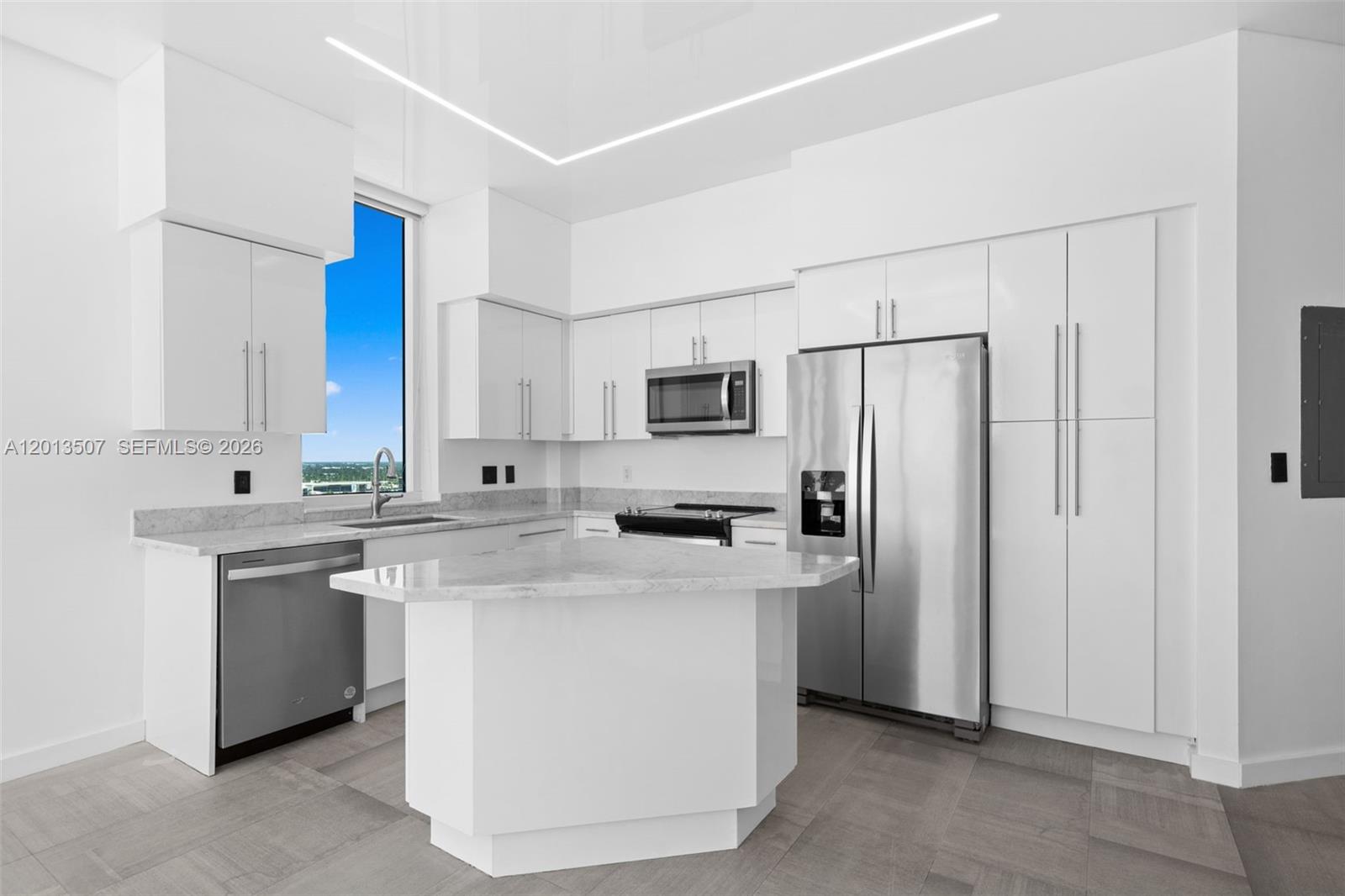 DUO CONDOMINIUM WEST - Residential