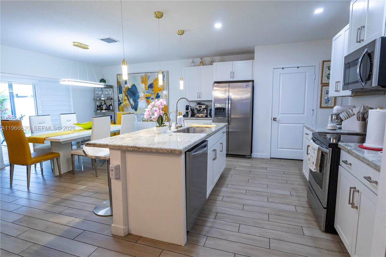 ROYAL HOMES WEST - Residential