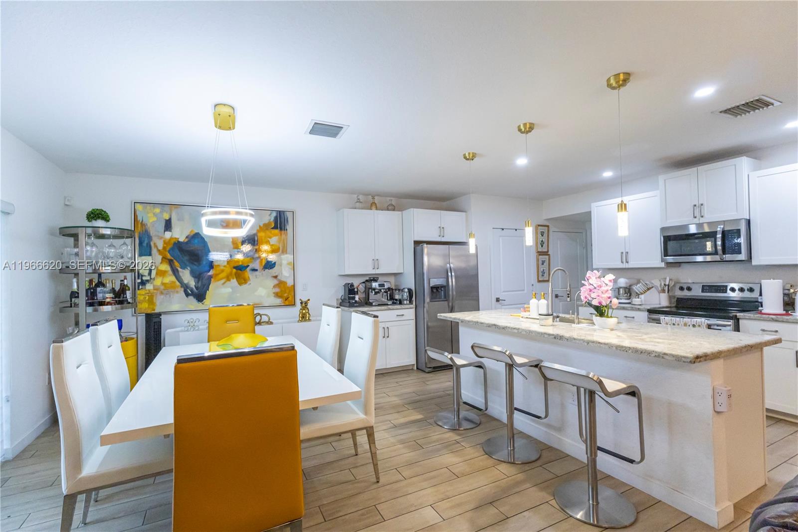 ROYAL HOMES WEST - Residential