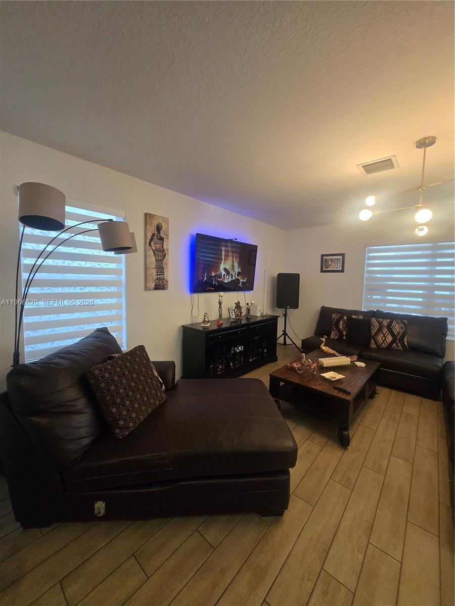 ROYAL HOMES WEST - Residential