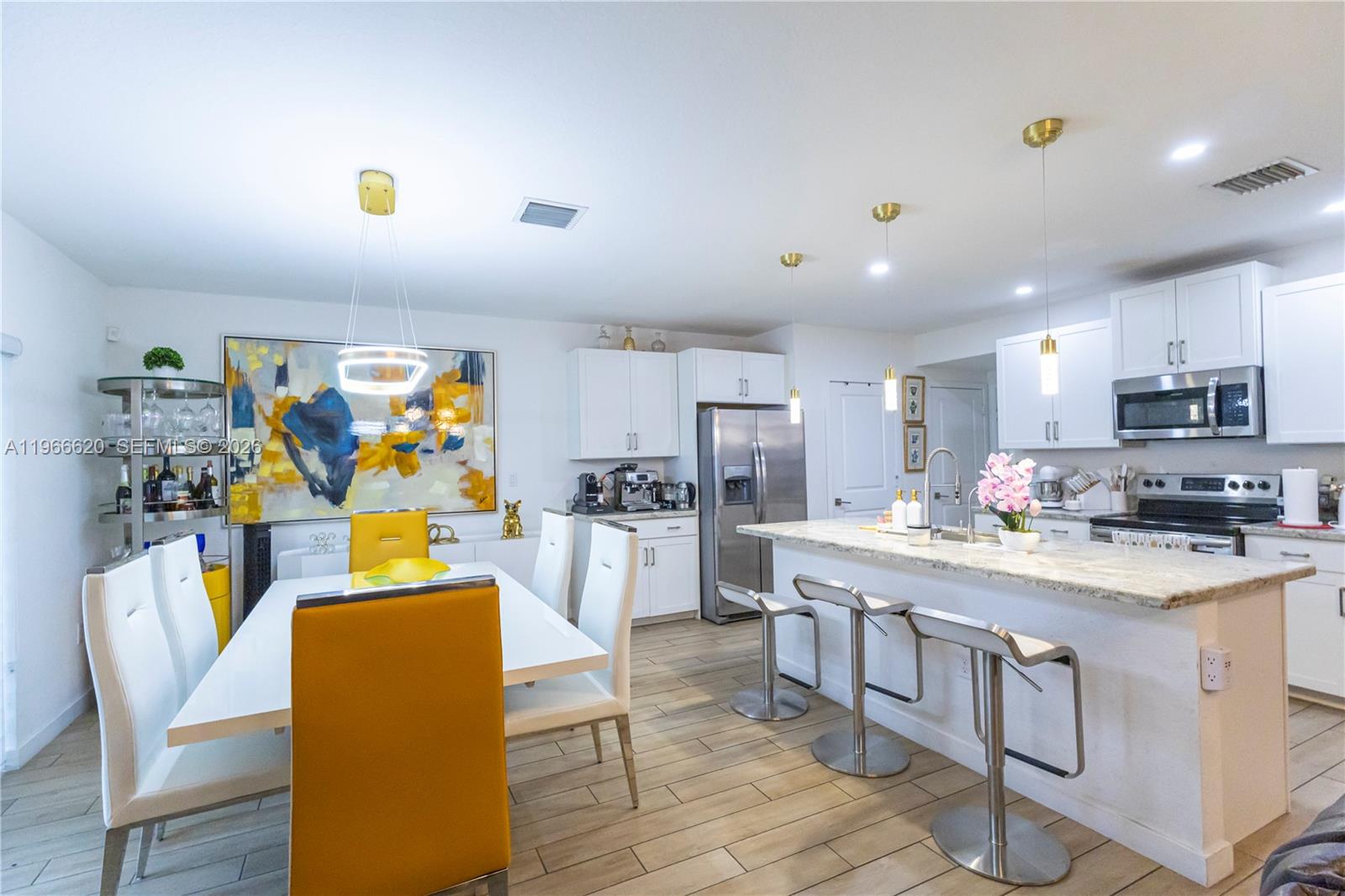 ROYAL HOMES WEST - Residential