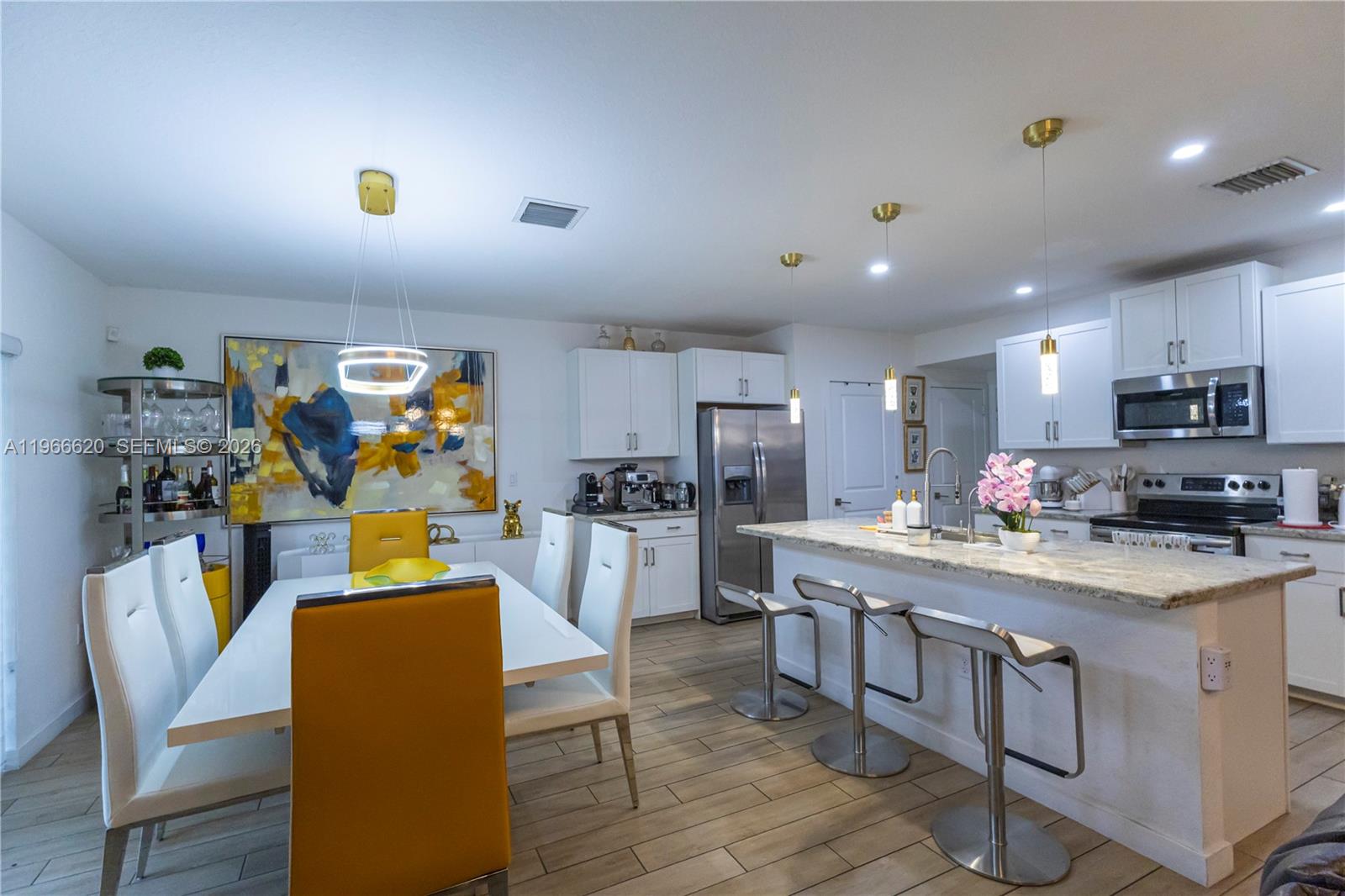 ROYAL HOMES WEST - Residential