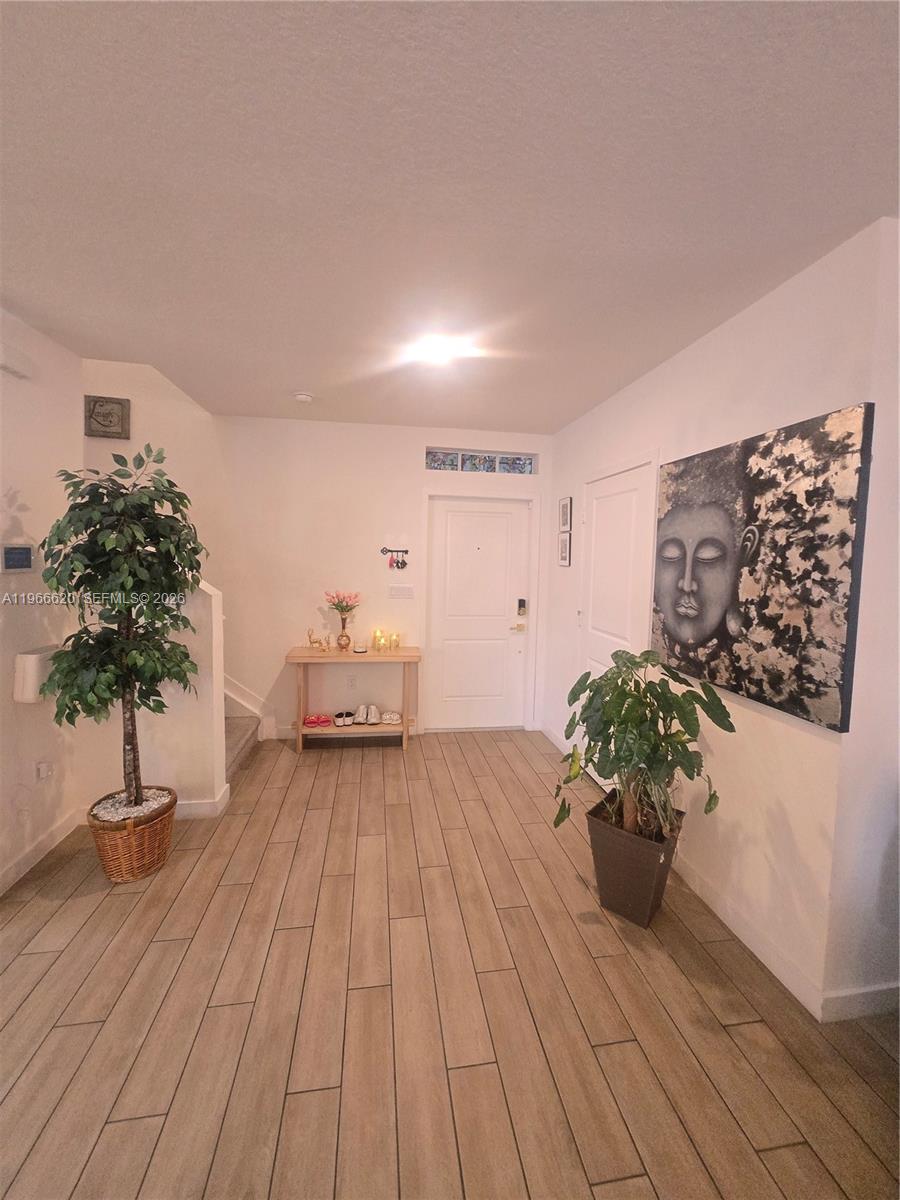 ROYAL HOMES WEST - Residential