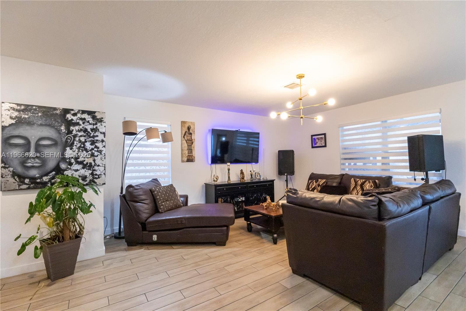 ROYAL HOMES WEST - Residential