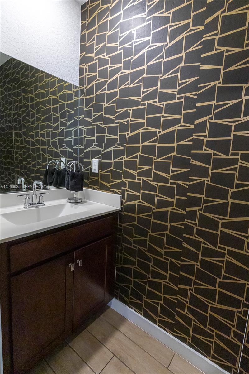 ROYAL HOMES WEST - Residential