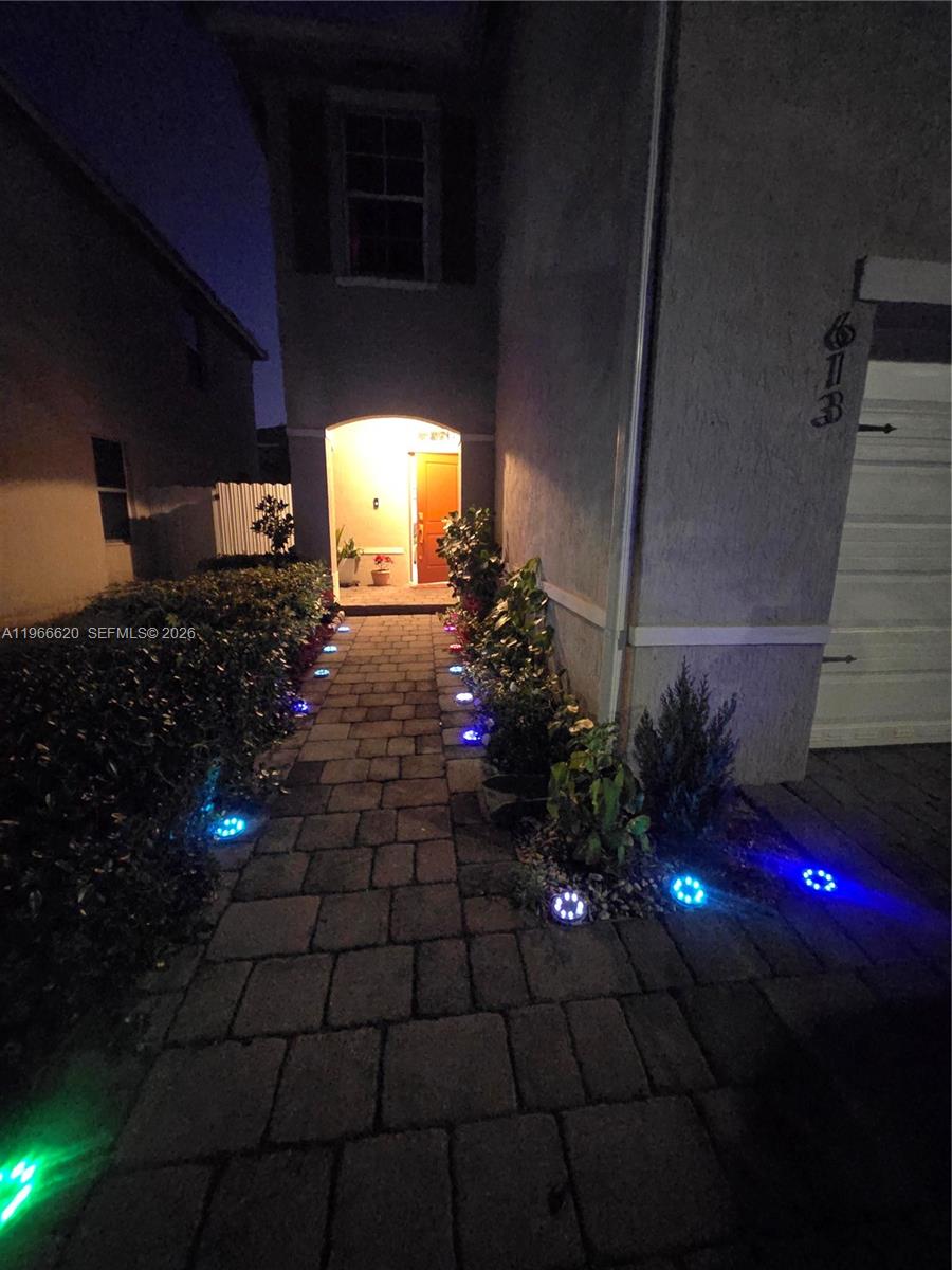 ROYAL HOMES WEST - Residential