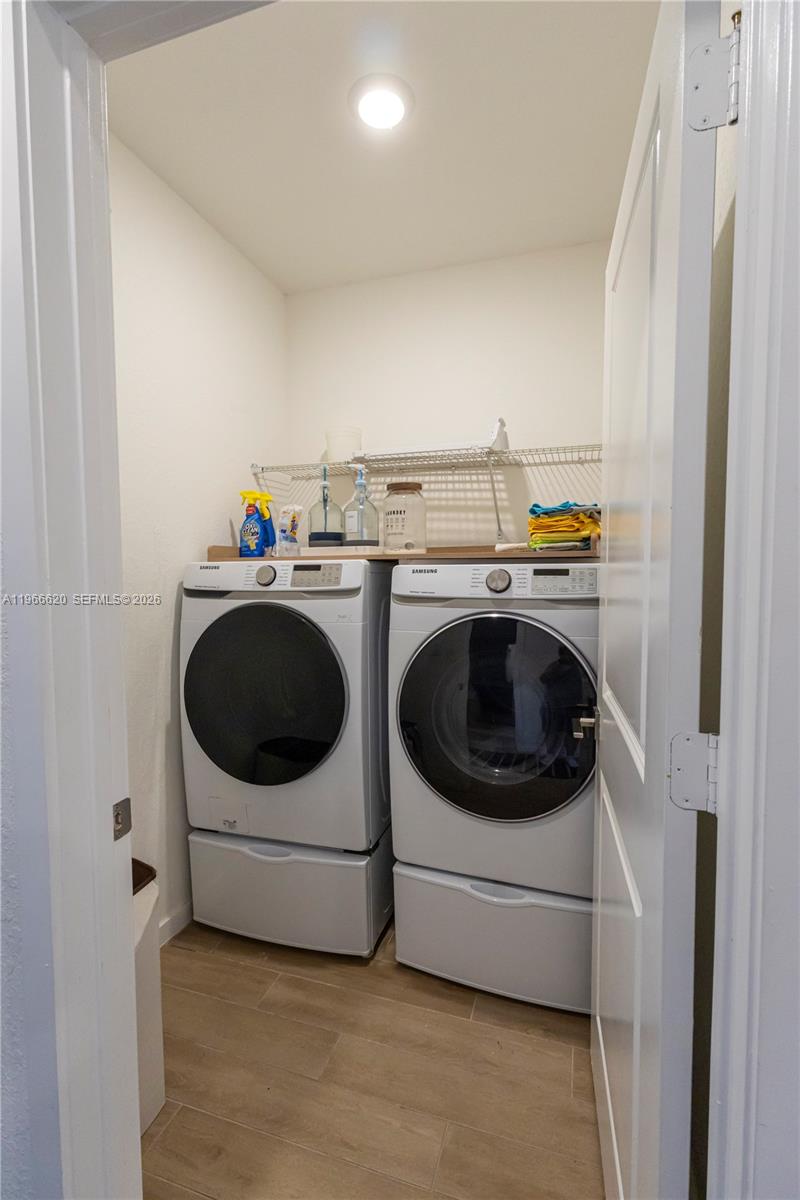 ROYAL HOMES WEST - Residential