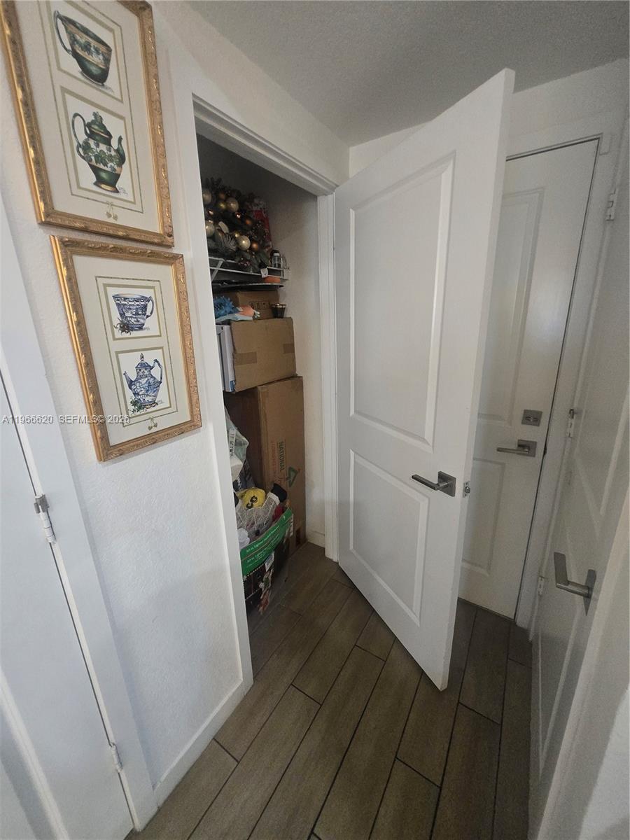 ROYAL HOMES WEST - Residential