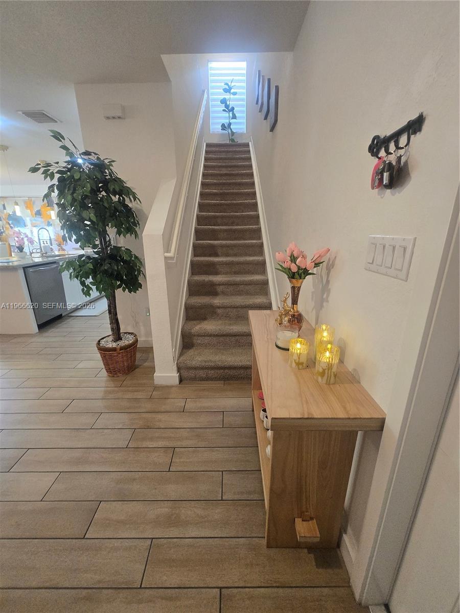 ROYAL HOMES WEST - Residential