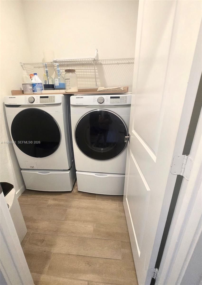 ROYAL HOMES WEST - Residential