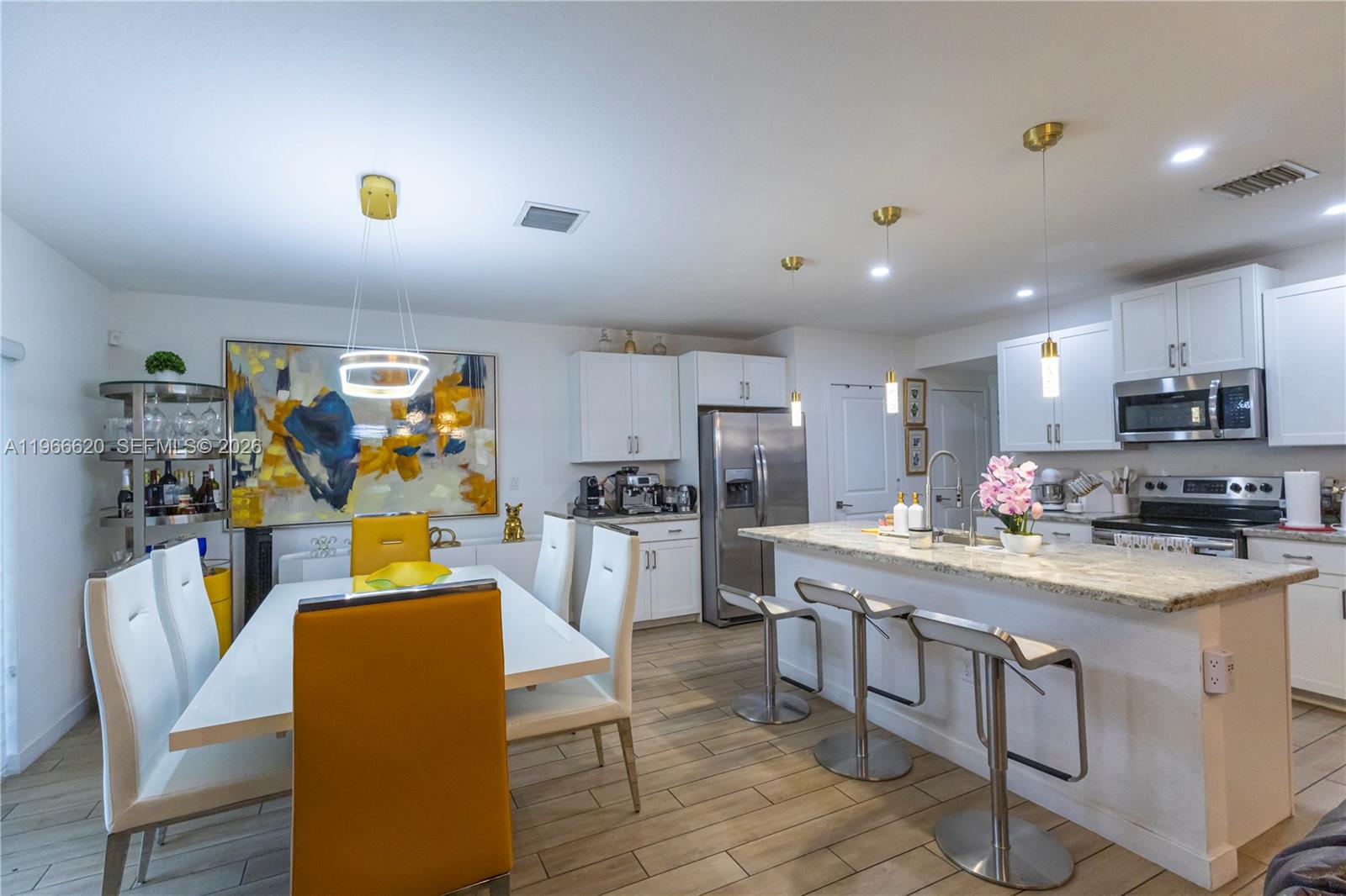 ROYAL HOMES WEST - Residential