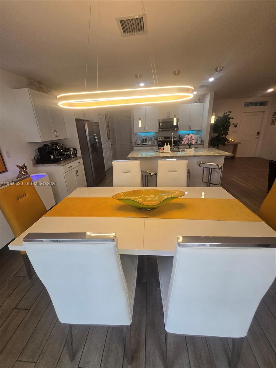 ROYAL HOMES WEST - Residential