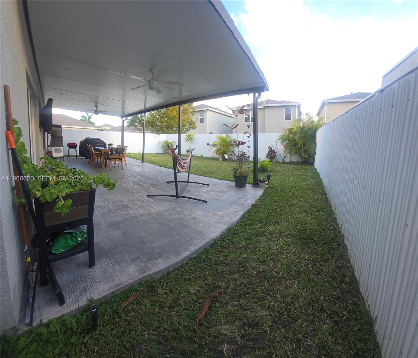 ROYAL HOMES WEST - Residential