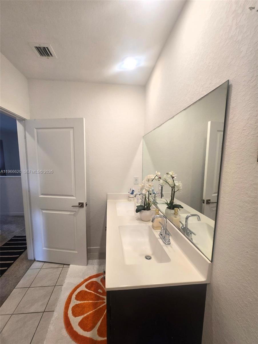 ROYAL HOMES WEST - Residential