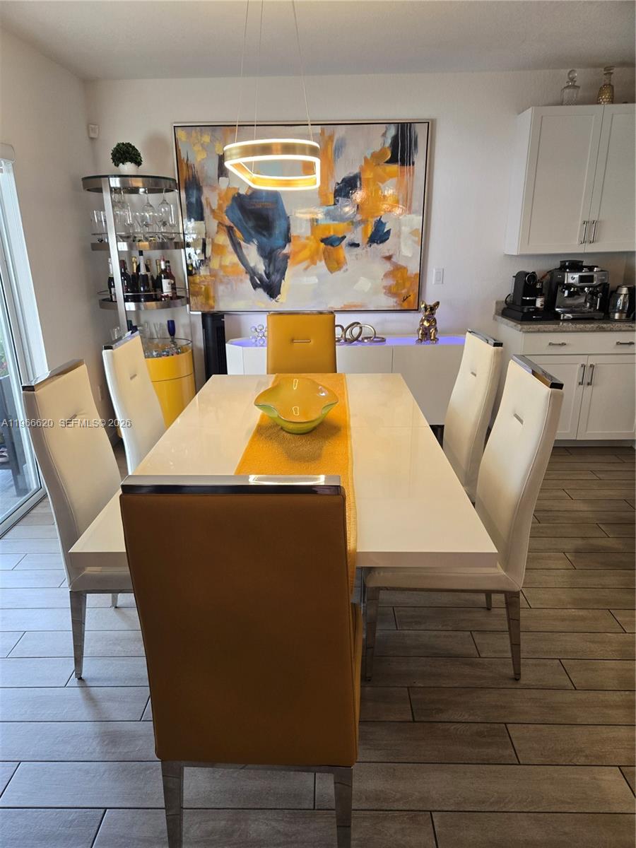 ROYAL HOMES WEST - Residential