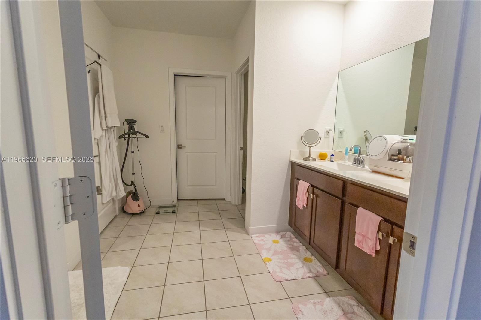 ROYAL HOMES WEST - Residential