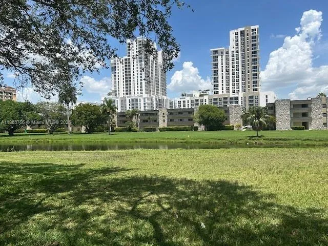 Miami, Florida 33143, United States, 1 Bedroom Bedrooms, ,2 BathroomsBathrooms,Residential,Active,198315