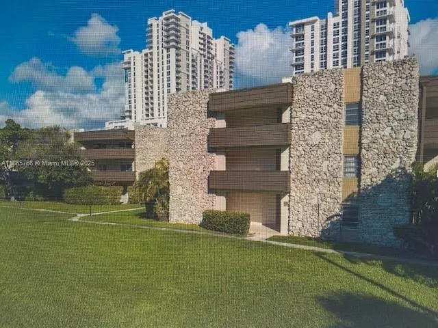 Miami, Florida 33143, United States, 1 Bedroom Bedrooms, ,2 BathroomsBathrooms,Residential,Active,198315