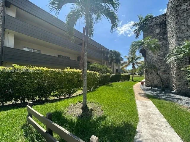 Miami, Florida 33143, United States, 1 Bedroom Bedrooms, ,2 BathroomsBathrooms,Residential,Active,198315