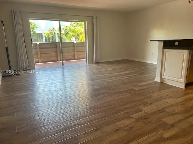 Miami, Florida 33143, United States, 1 Bedroom Bedrooms, ,2 BathroomsBathrooms,Residential,Active,198315
