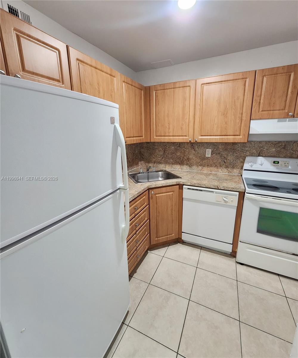 A A DOOLEY SUB - Residential Lease