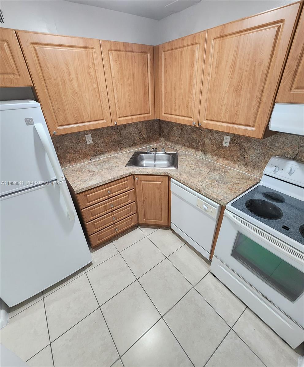 A A DOOLEY SUB - Residential Lease