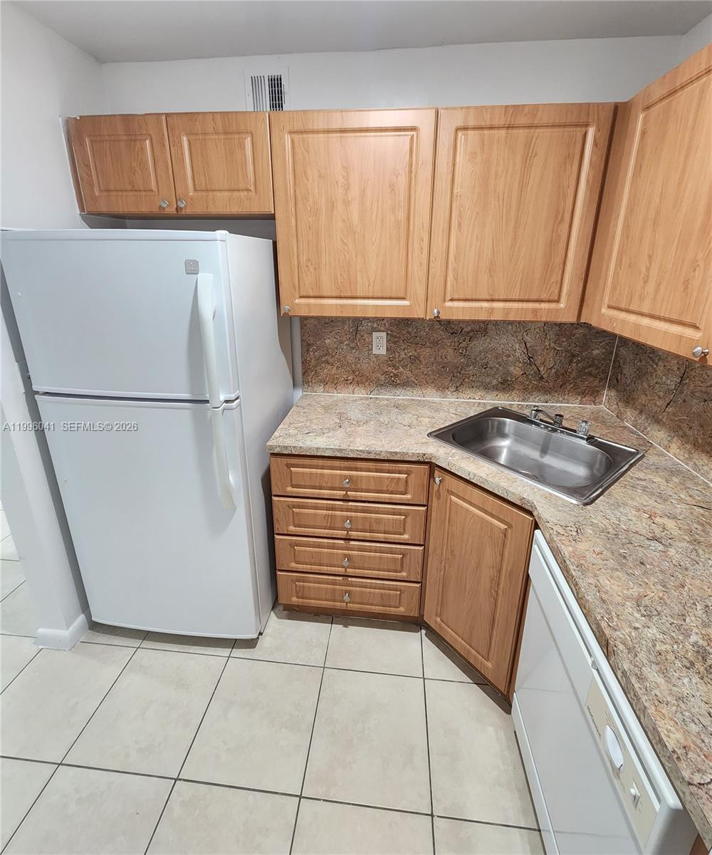 A A DOOLEY SUB - Residential Lease