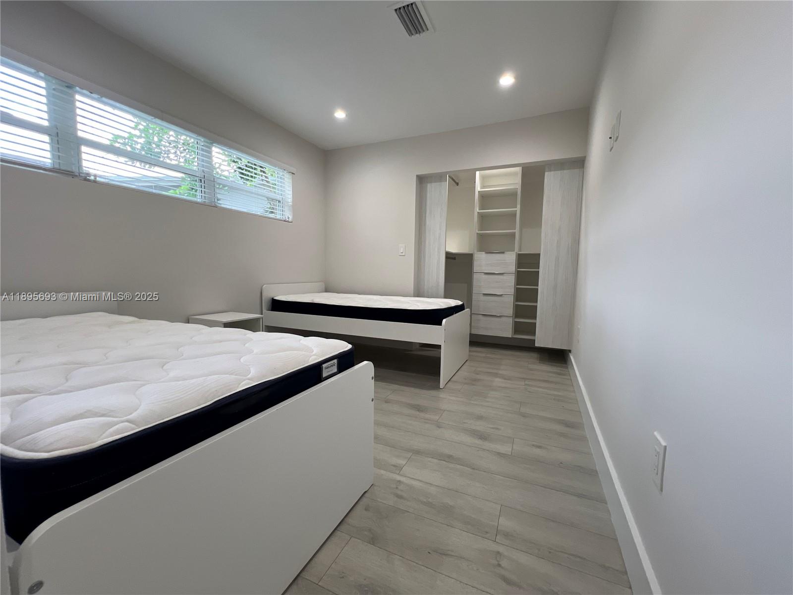 HOLLYWOOD HILLS AMEN PLAT - Residential Lease