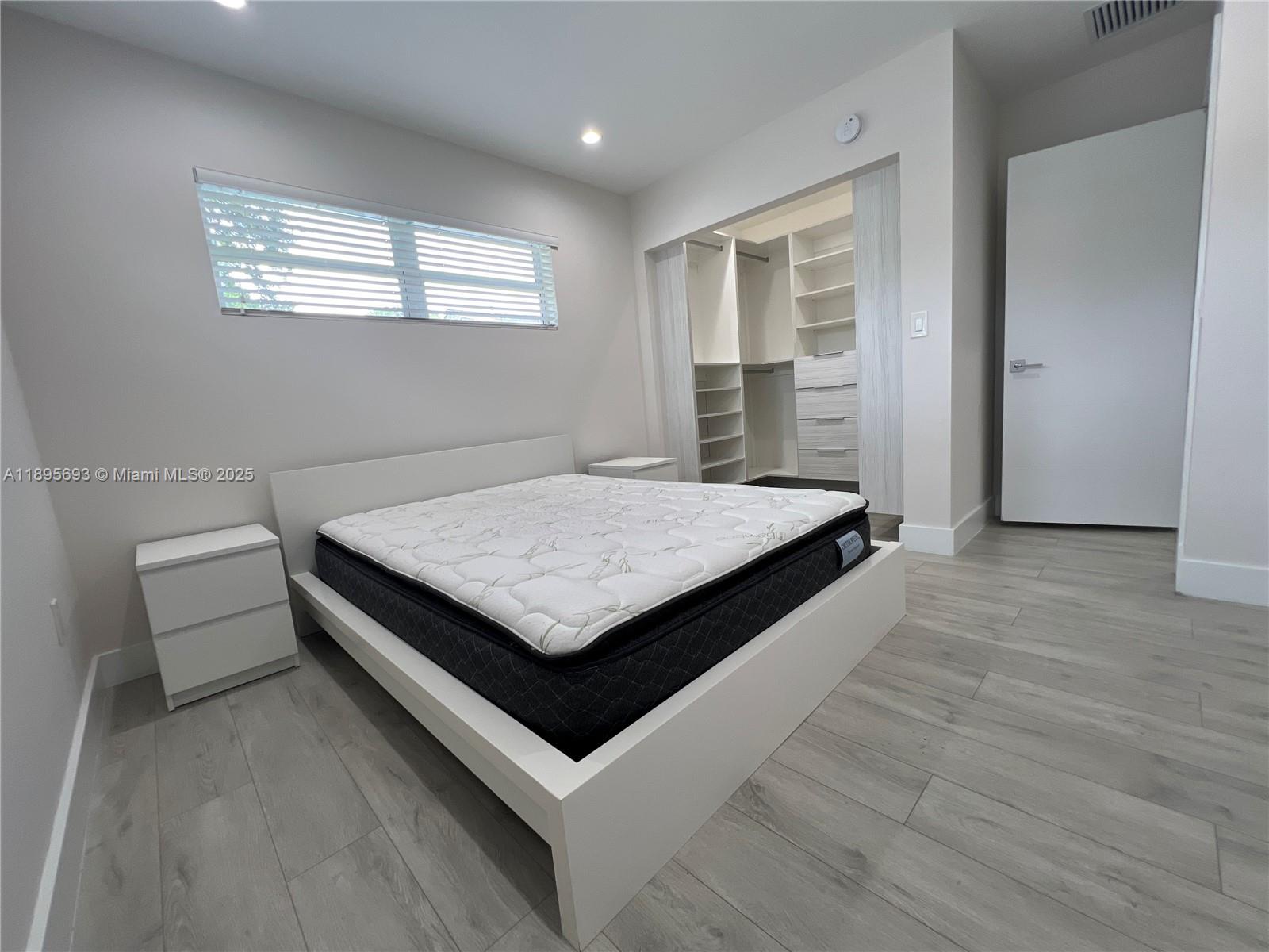 HOLLYWOOD HILLS AMEN PLAT - Residential Lease