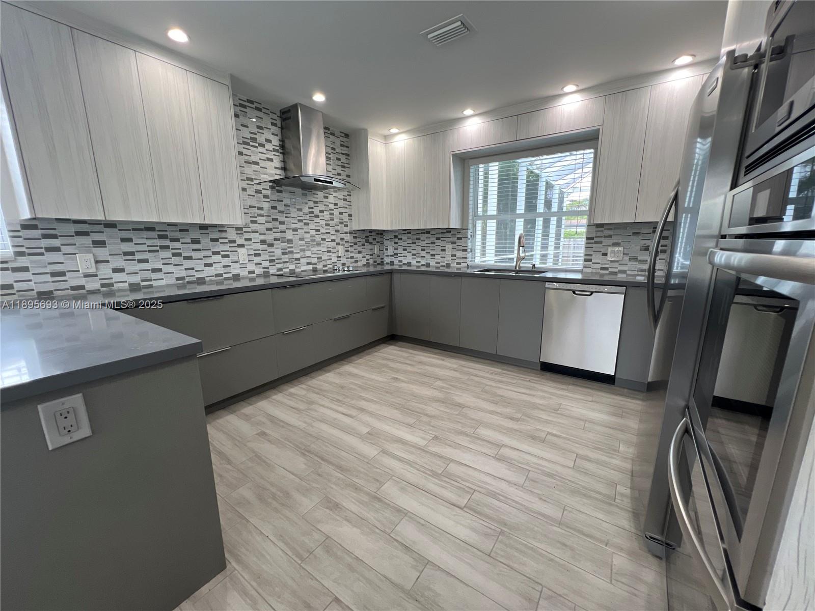 HOLLYWOOD HILLS AMEN PLAT - Residential Lease
