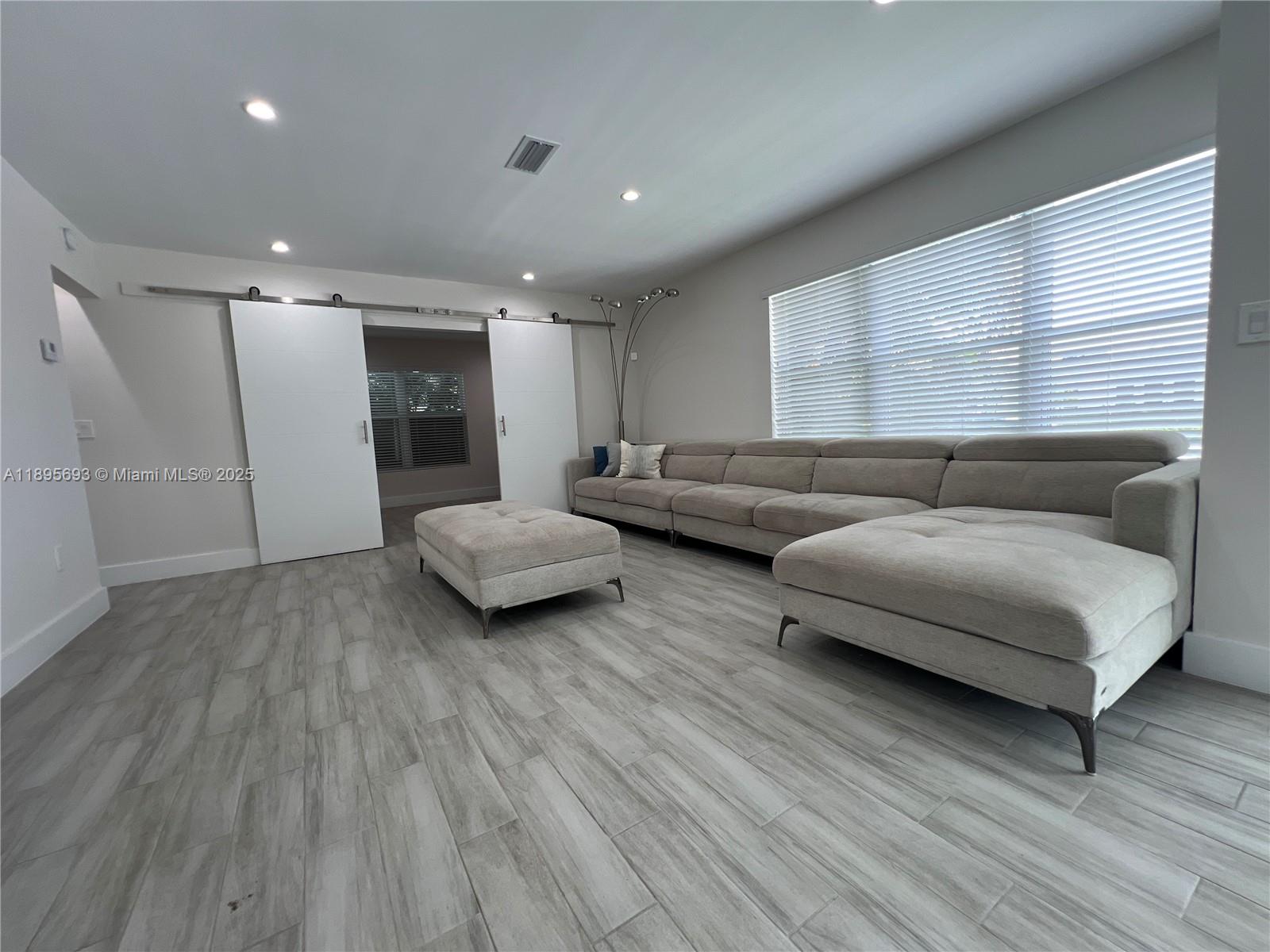 HOLLYWOOD HILLS AMEN PLAT - Residential Lease